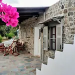 Nyaraló «astrofeggia» A Private Stone House Nature-seaview Mandráki