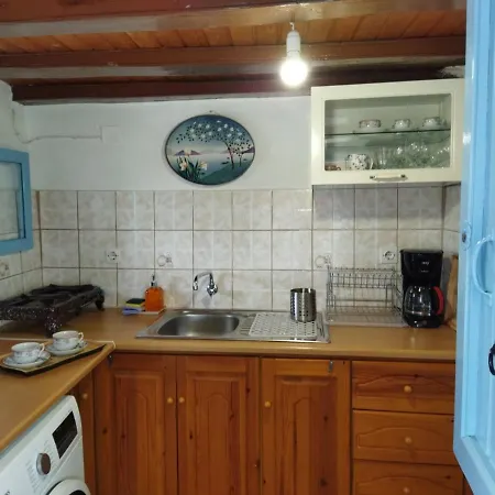 «astrofeggia» A Private Stone House Nature-seaview בית נופש *