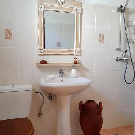 «astrofeggia» A Private Stone House Nature-seaview בית נופש Mandrákion