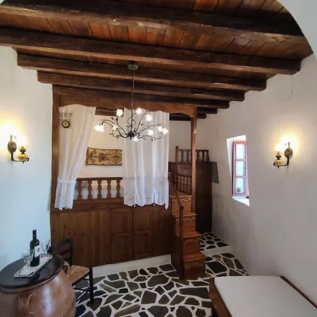 בית נופש «astrofeggia» A Private Stone House Nature-seaview Mandrákion