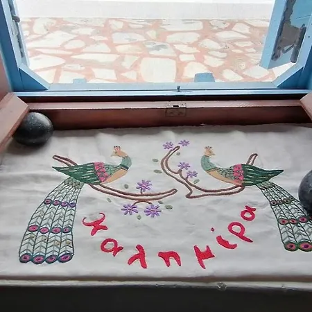 בית נופש «astrofeggia» A Private Stone House Nature-seaview Mandrákion