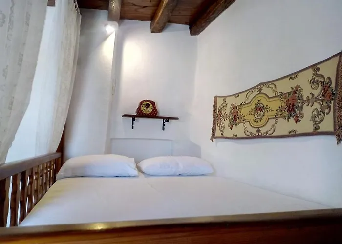 «astrofeggia» A Private Stone House Nature-seaview