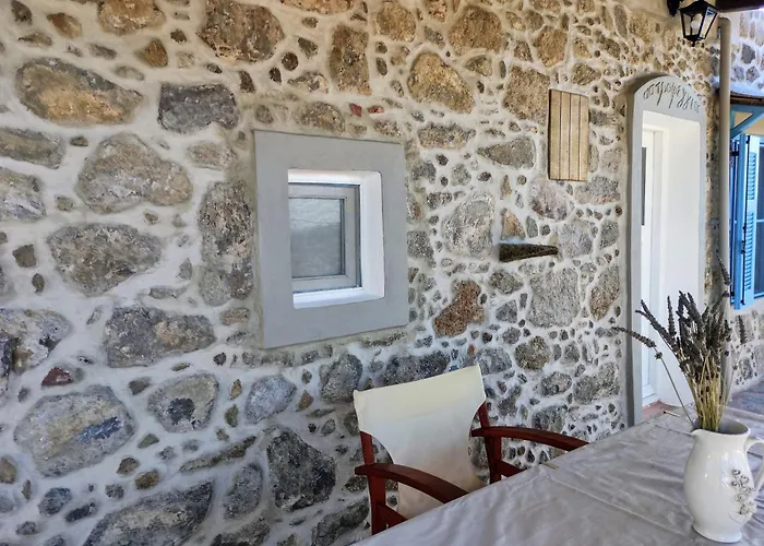 «astrofeggia» A Private Stone House Nature-seaview *